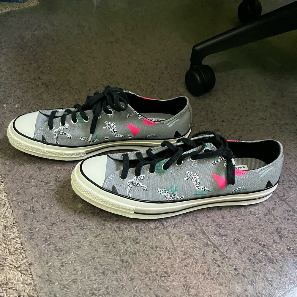 Converse All Star Chuck Taylor retro 90s looking sneakersize 11.5 men/13.5 women